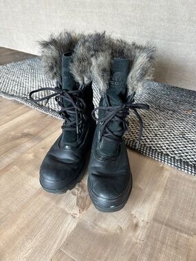 Sorel Black Lace-Up Winter Boots with Faux-Fur Cuff